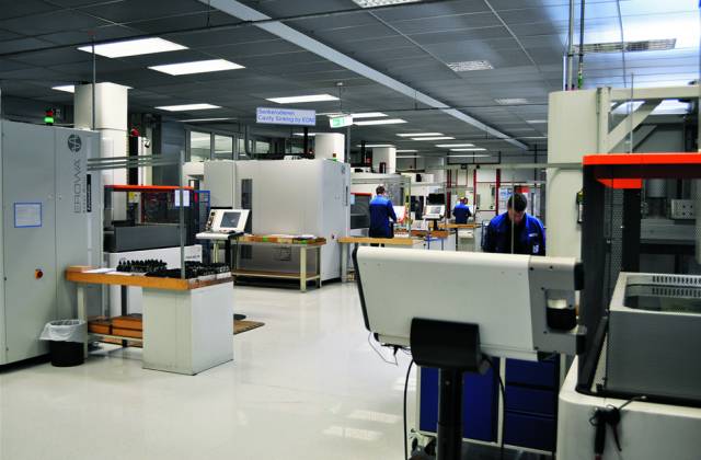模具車間1.jpg 模具車間1.jpg