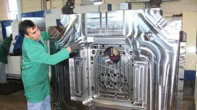 豐田汽車模具.jpg 豐田汽車模具.jpg