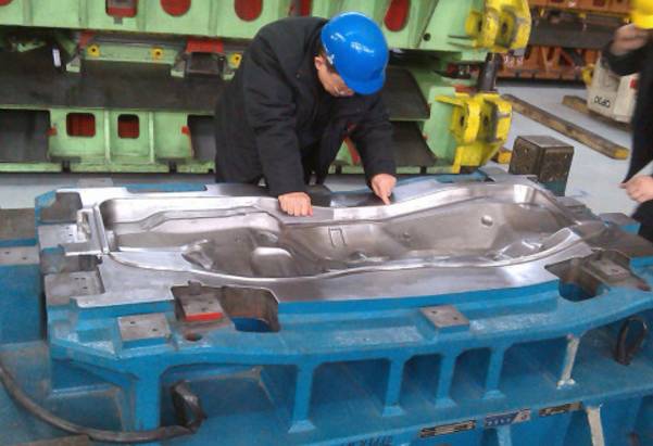 豐田汽車模具2.jpg 豐田汽車模具2.jpg