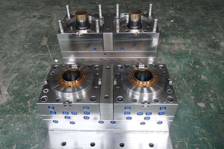 注塑模具.jpg 注塑模具.jpg