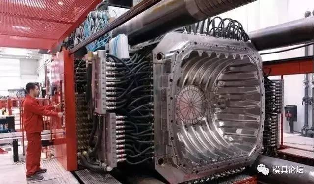 世界最大的注塑模具.jpg 世界最大的注塑模具